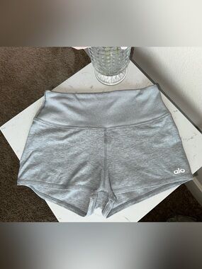 Alo Yoga Alosoft Aura high rise shorts - Gray/Small (3” inseam)